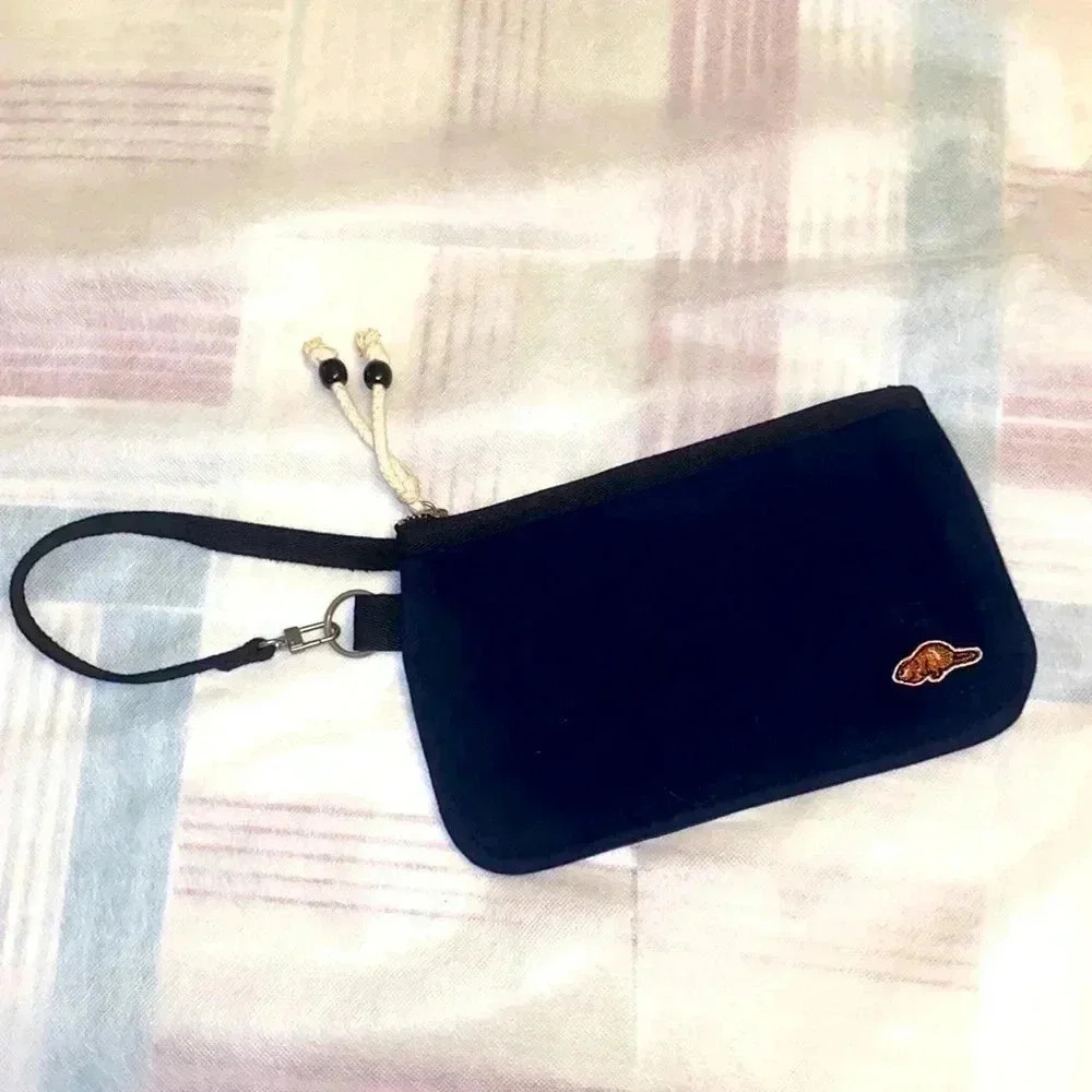 ROOTS mini pouch for anything 🤔